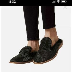 Free people fur fluffy slides size 39 /fits like 8.5